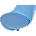 Chaise bleue avec coque rembourrée